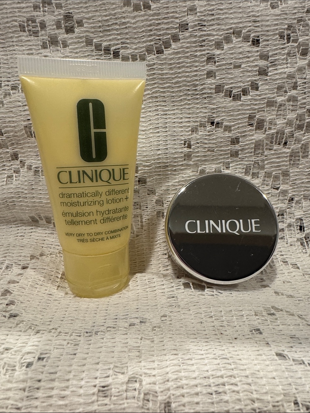 Clinique Dramatically Different Moisturizing Lotion+ & 20 Inv Blend powder.